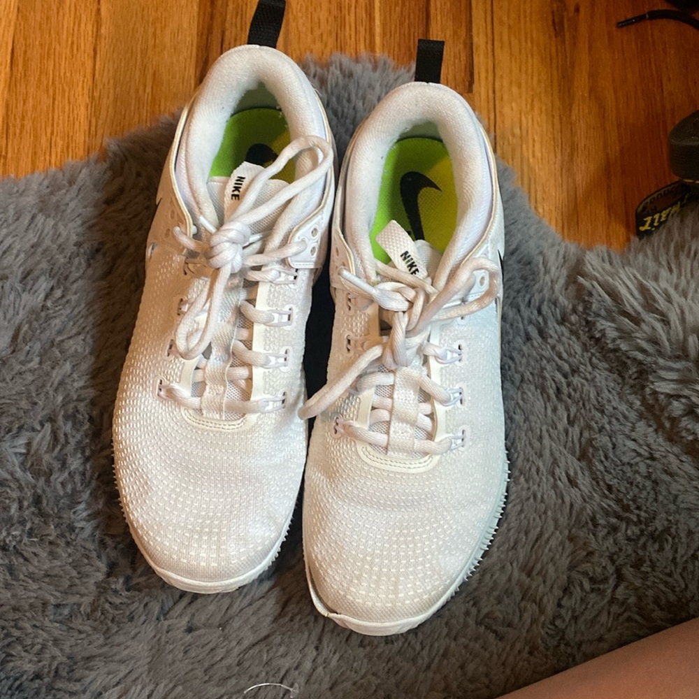 Volleyball shoes